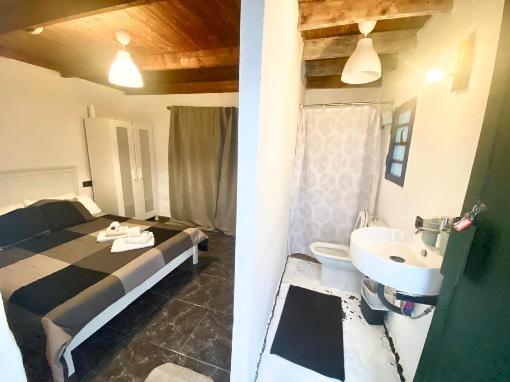 Habitaciones Famara 15 외부 사진